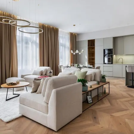 Royale Oktogon Casa vacanze Kaskantyu