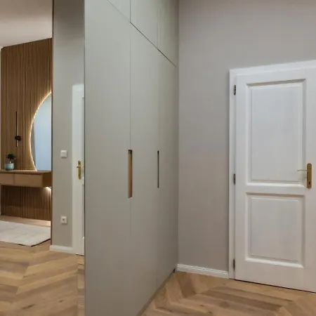 Royale Oktogon Casa vacanze Kaskantyu